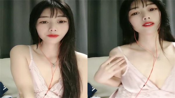 黑丝苗条巨乳骚妇让蒙面狼友舔奶玩穴操逼